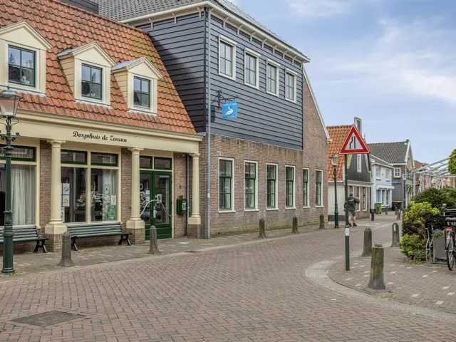 Middelweg 1b, UITGEEST
