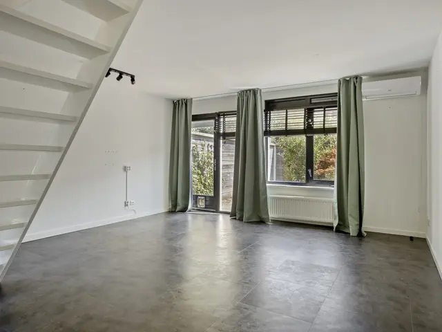 De Spin 32, UITGEEST
