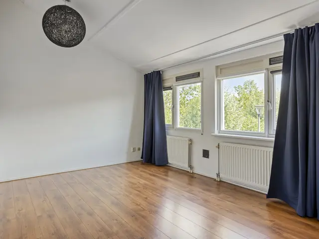 De Spin 32, UITGEEST