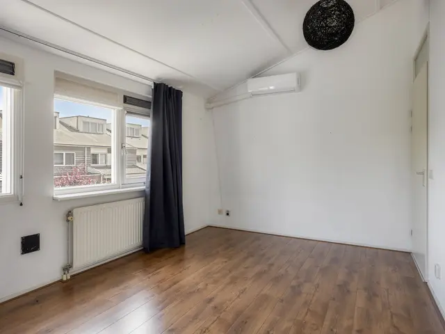 De Spin 32, UITGEEST