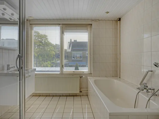 J.J. van Nesstraat 1, CASTRICUM