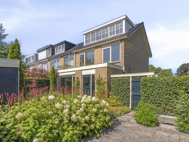 J.J. van Nesstraat 1, CASTRICUM