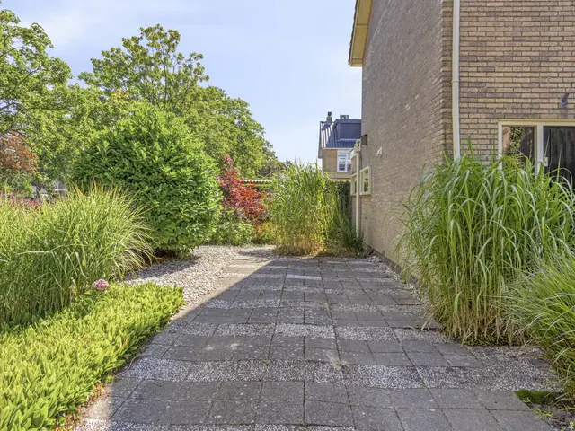 J.J. van Nesstraat 1, CASTRICUM