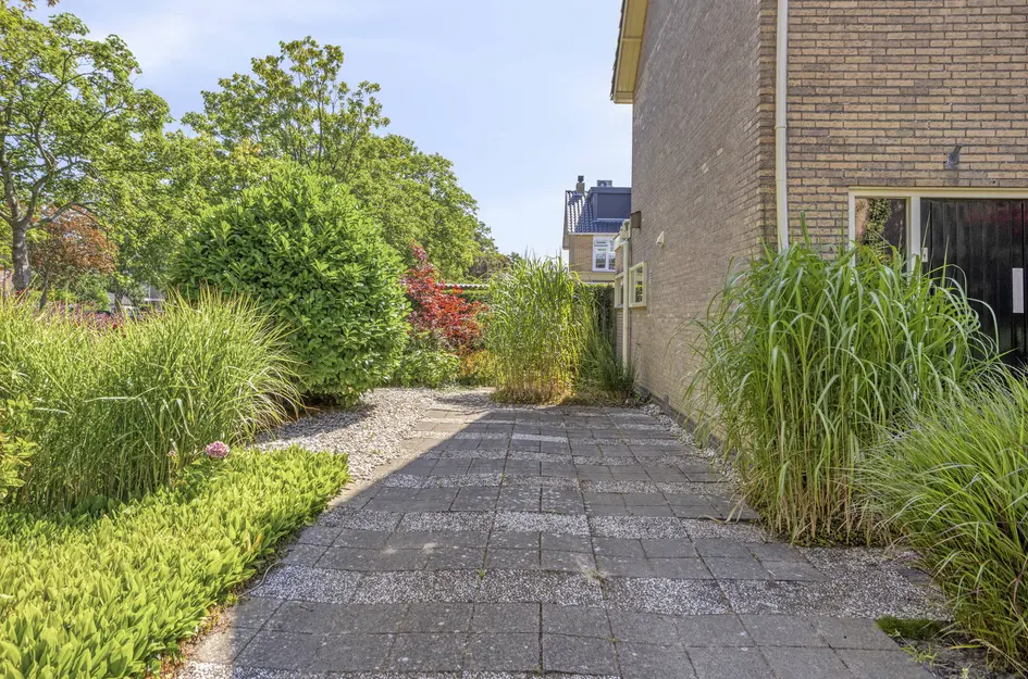 J.J. van Nesstraat 1