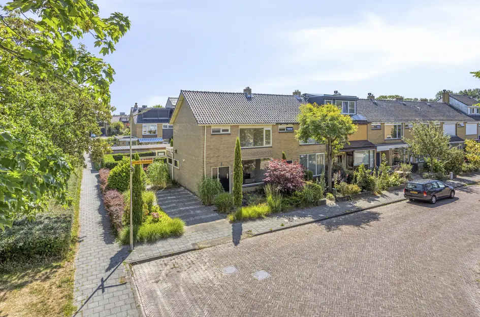 J.J. van Nesstraat 1