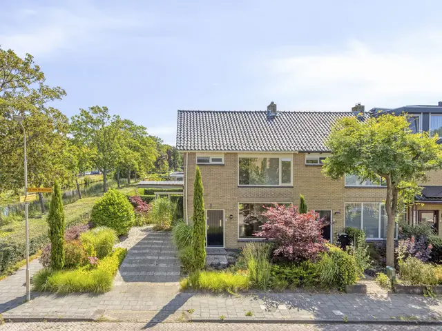 J.J. van Nesstraat 1, CASTRICUM