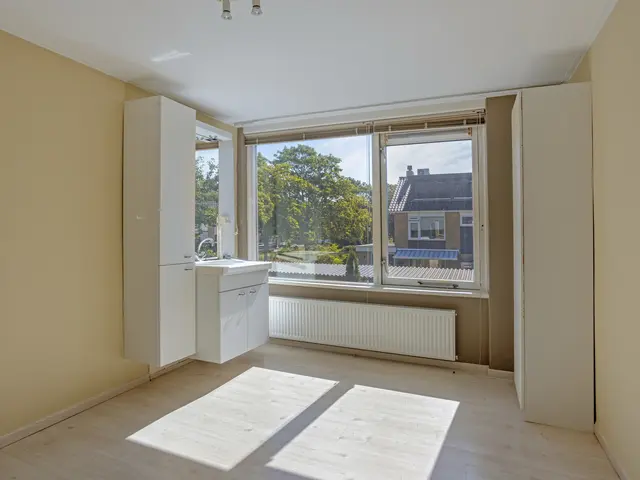 J.J. van Nesstraat 1, CASTRICUM