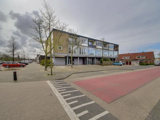 Laan van Meerestein 24, BEVERWIJK
