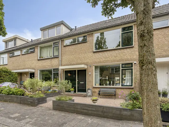 Burg Verstegenstraat 13, Westzaan