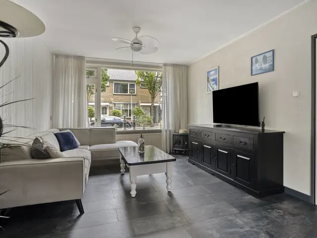 Burg Verstegenstraat 13, Westzaan
