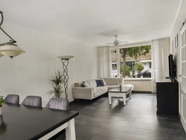Burg Verstegenstraat 13, Westzaan