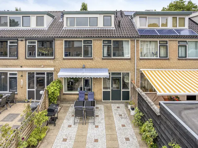 Burg Verstegenstraat 13, Westzaan