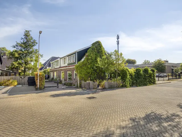 Hoorne 28, UITGEEST