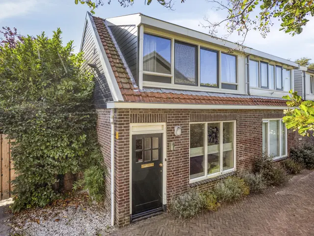 Hoorne 28, UITGEEST