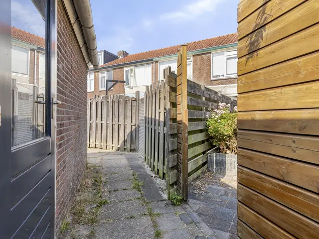 Peelstraat 18, BEVERWIJK