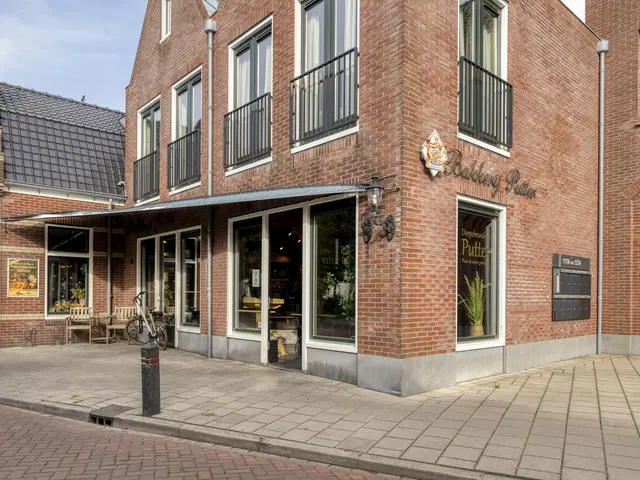 Middelweg 117b, UITGEEST