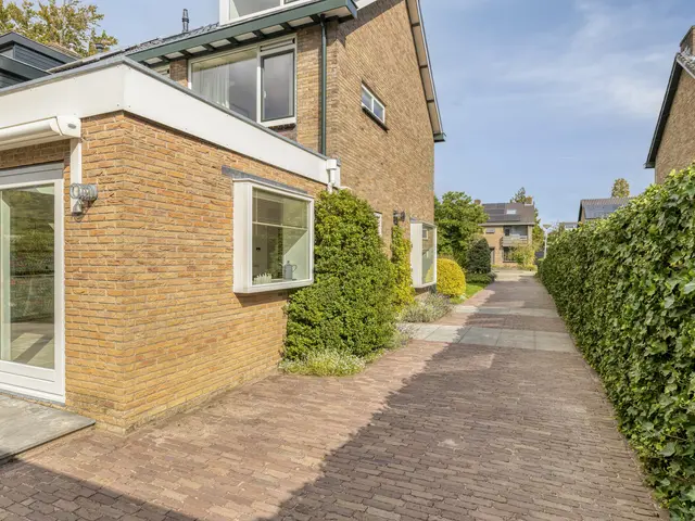 Van Bergenlaan 12, CASTRICUM