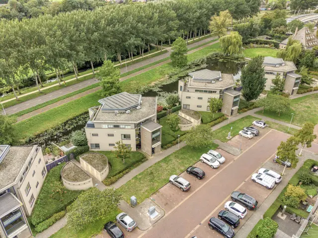 De Boog 80, HEILOO