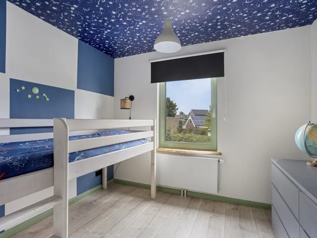 Spoorlaan 21, UITGEEST