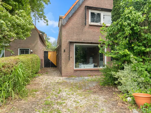Assum 5, UITGEEST