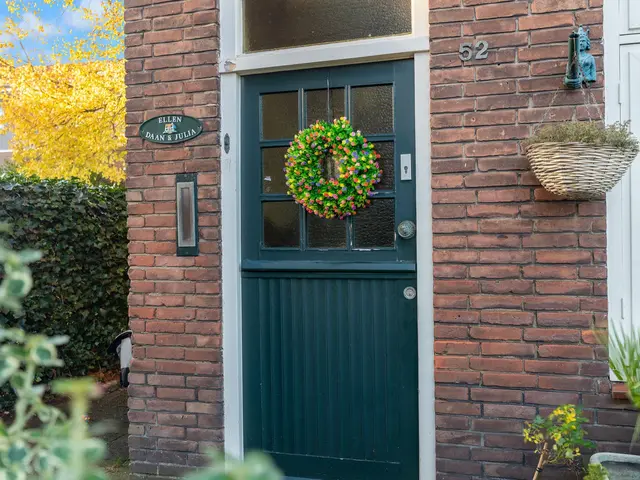 Deken Waarestraat 52, BEVERWIJK