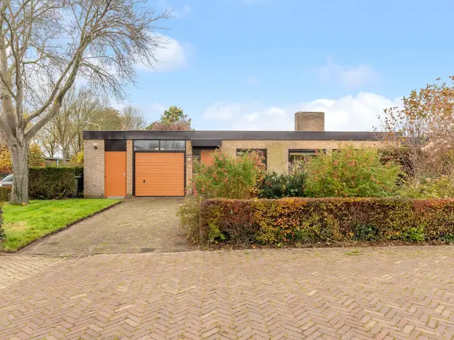 J. van Heemskerklaan 18, CASTRICUM