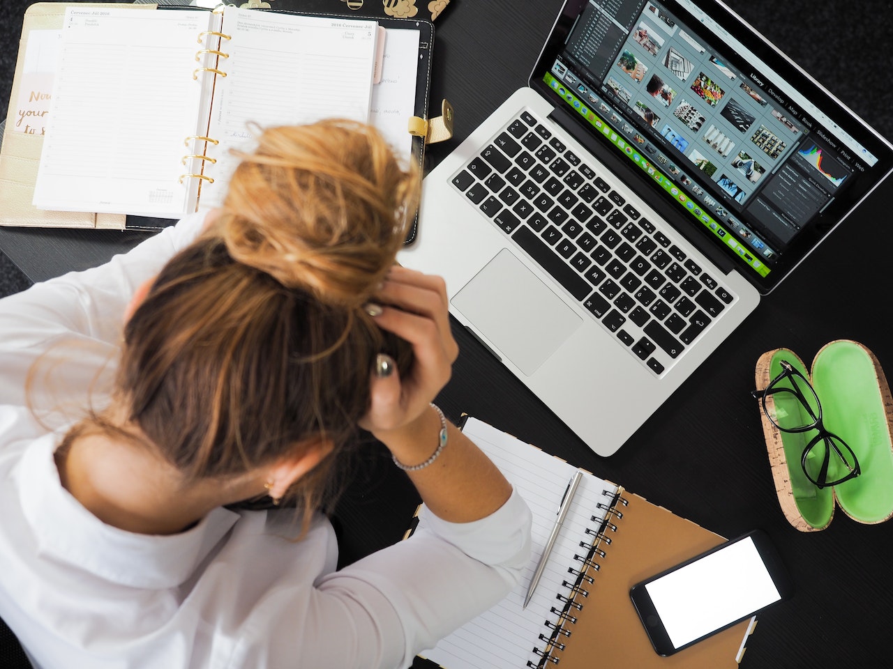 Drukte op het werk aan het eind van het jaar: zo ga je daarmee om