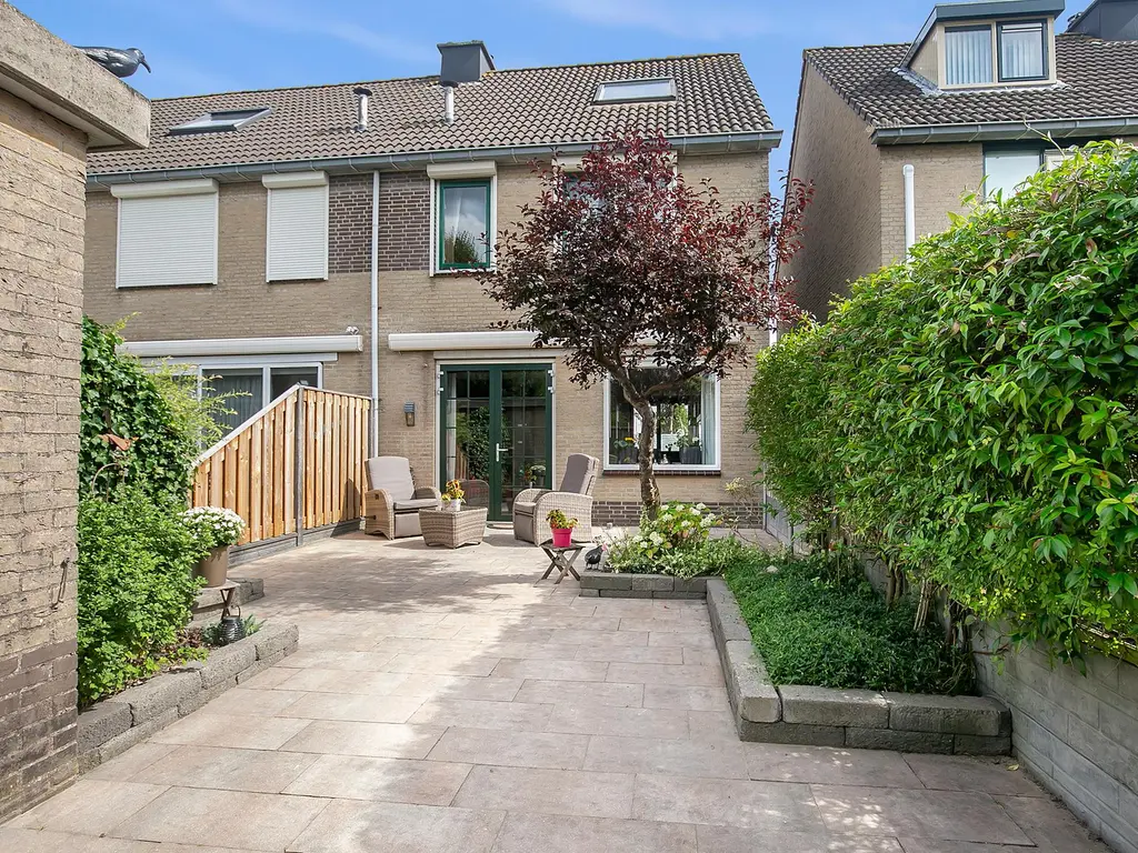 Rijnlaan 45, SPIJKENISSE