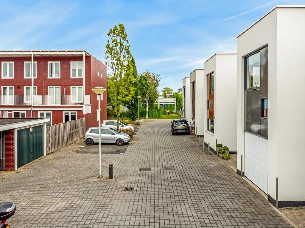 W. Plokkerstraat 8, SPIJKENISSE