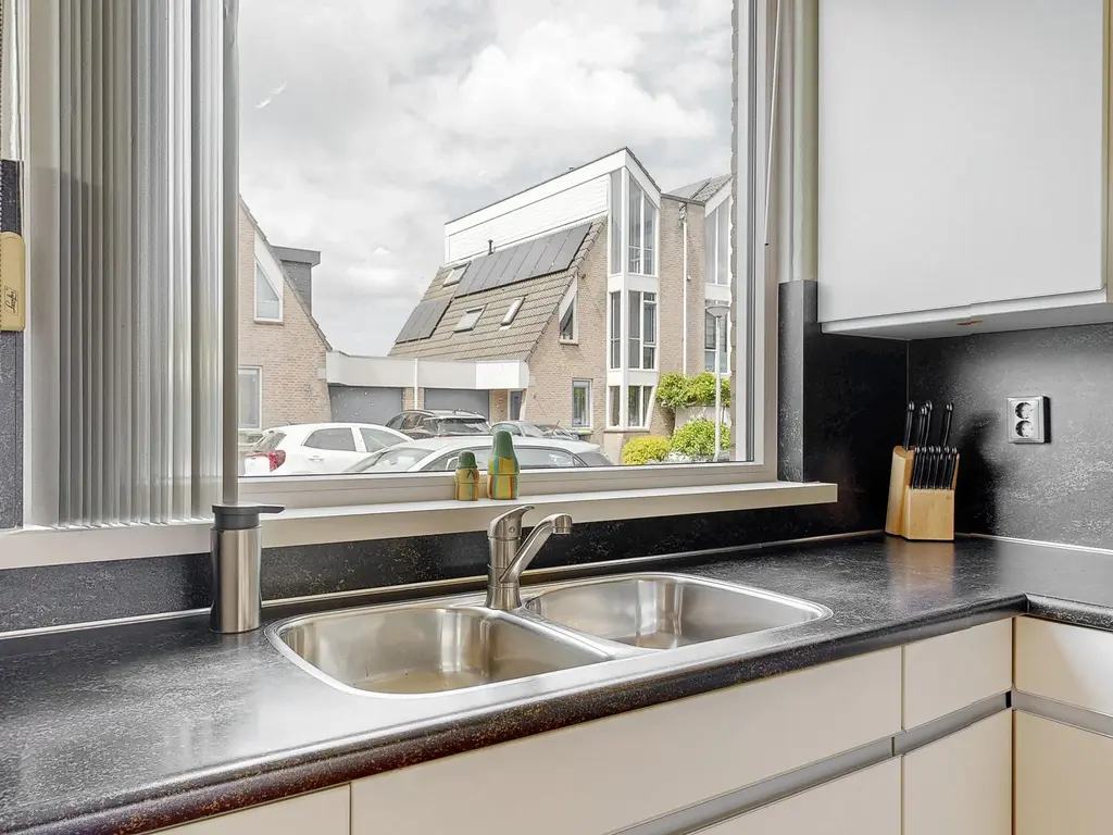 Annette Versluys-Poelmanstraat 17, SPIJKENISSE