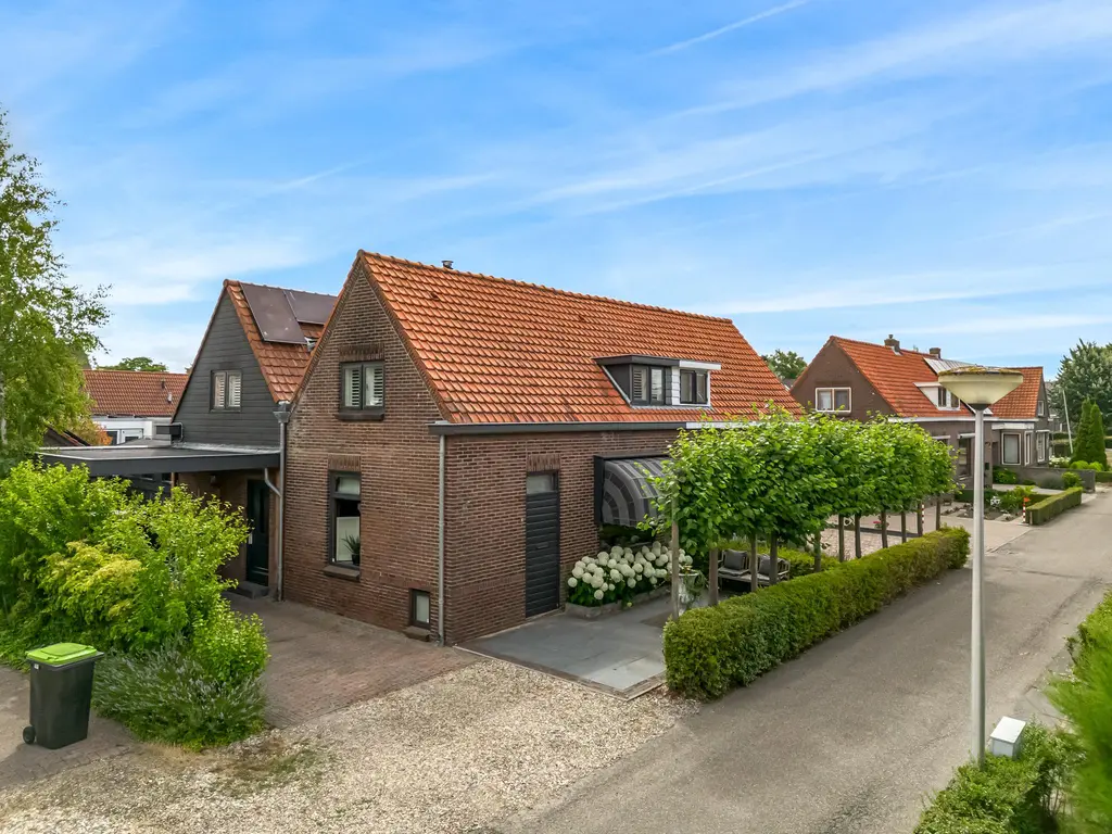 Schoollaan 10, HEKELINGEN