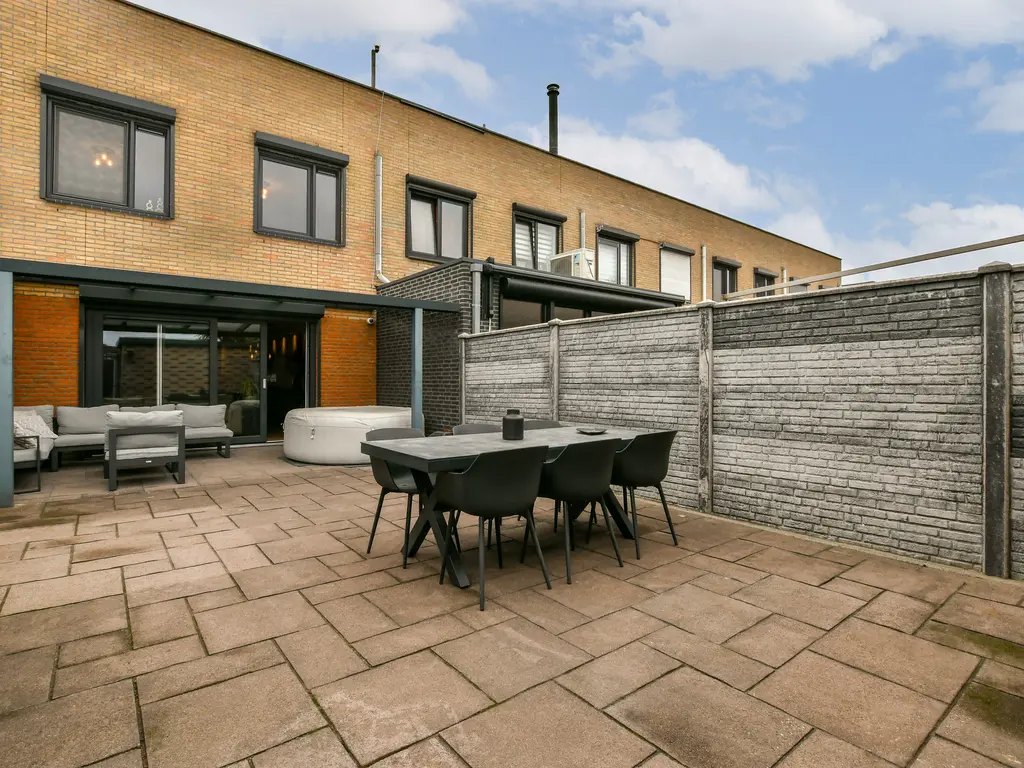 Else van der Banstraat 25, SPIJKENISSE