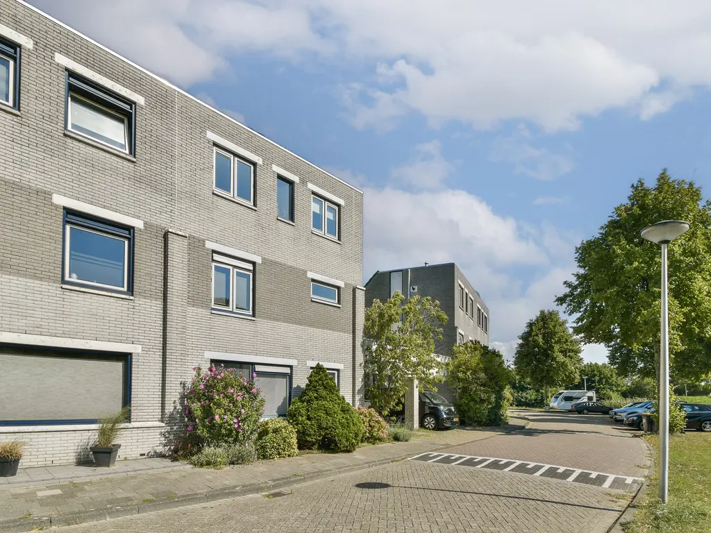 Mainstraat 11, SPIJKENISSE