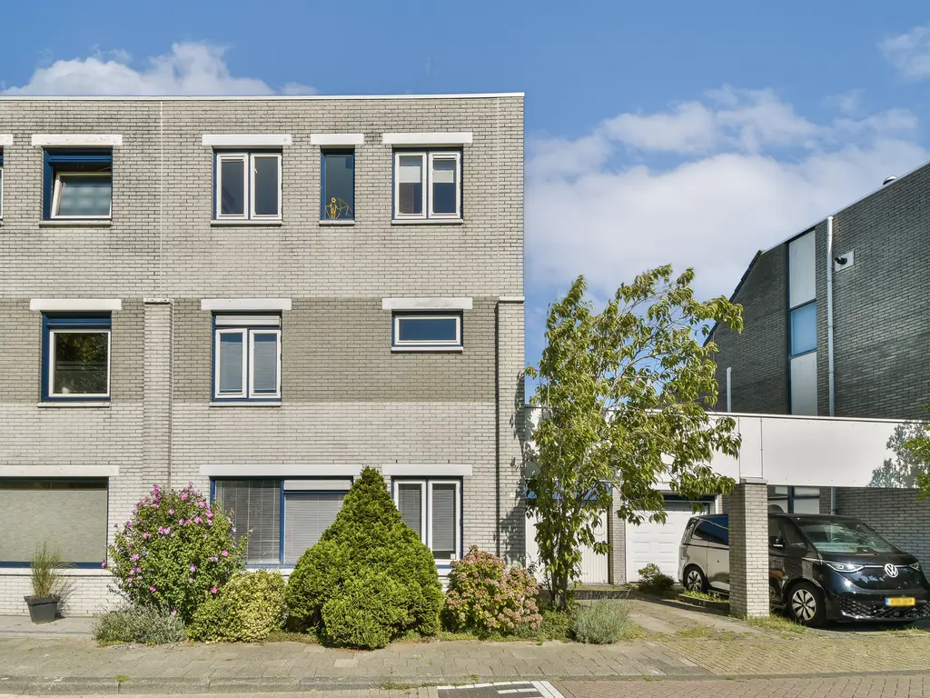 Mainstraat 11, SPIJKENISSE