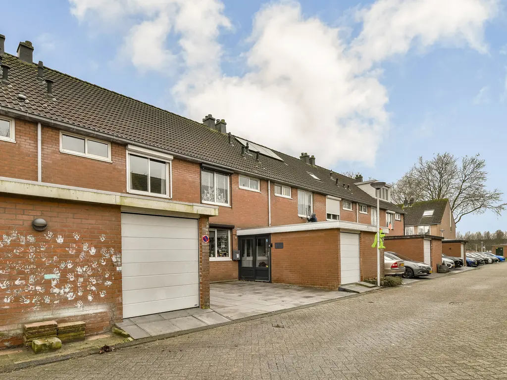 Smetanastraat 12, SPIJKENISSE