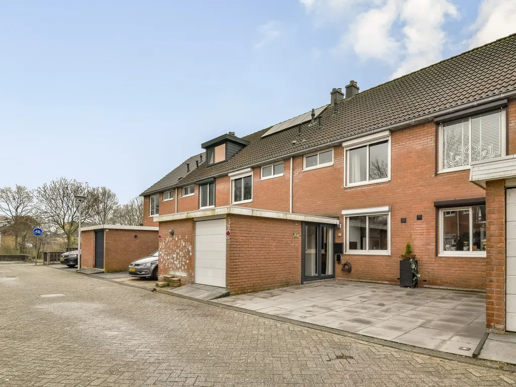 Smetanastraat 12, SPIJKENISSE