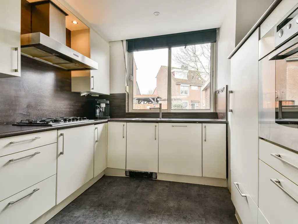 Smetanastraat 12, SPIJKENISSE