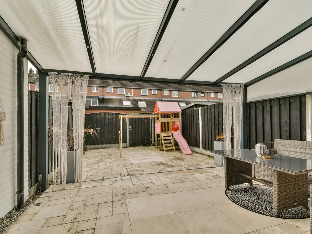 Smetanastraat 12, SPIJKENISSE