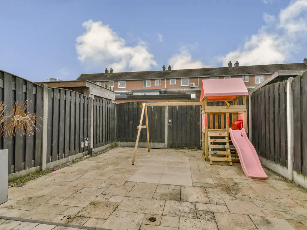 Smetanastraat 12, SPIJKENISSE