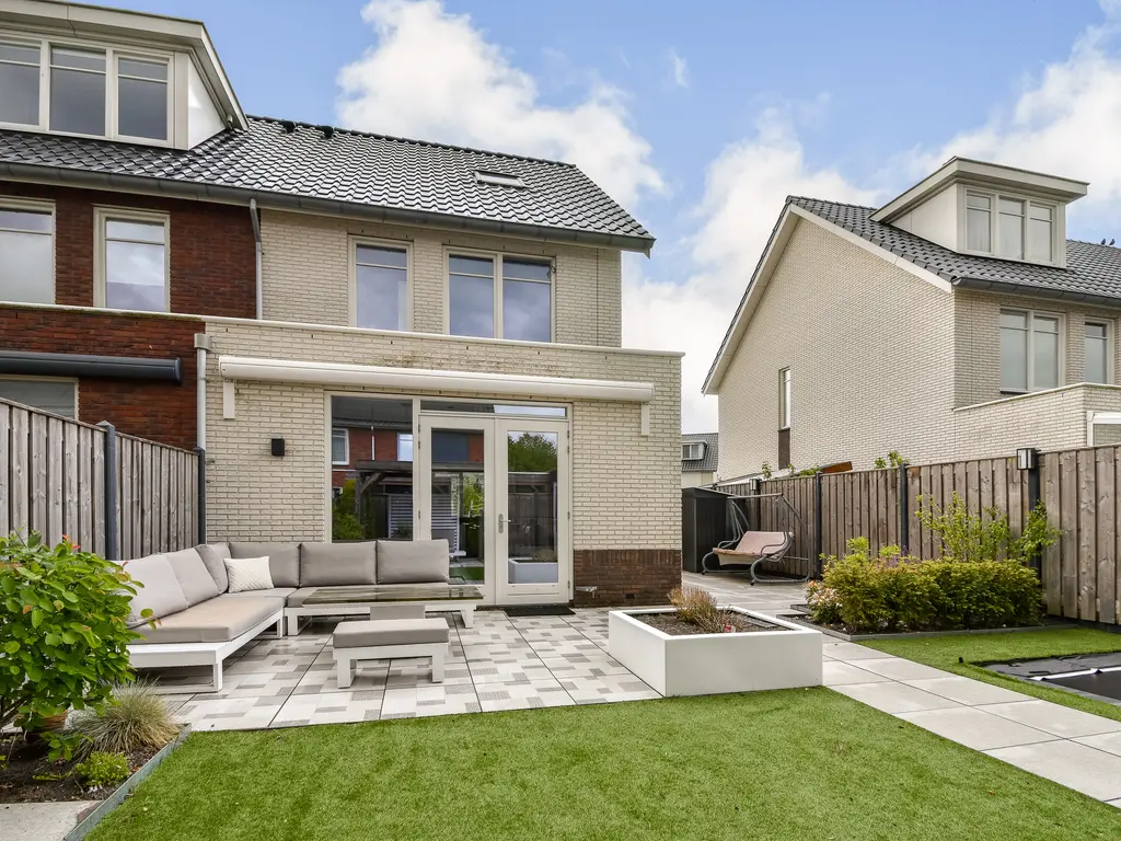 De Wetering 37, SPIJKENISSE