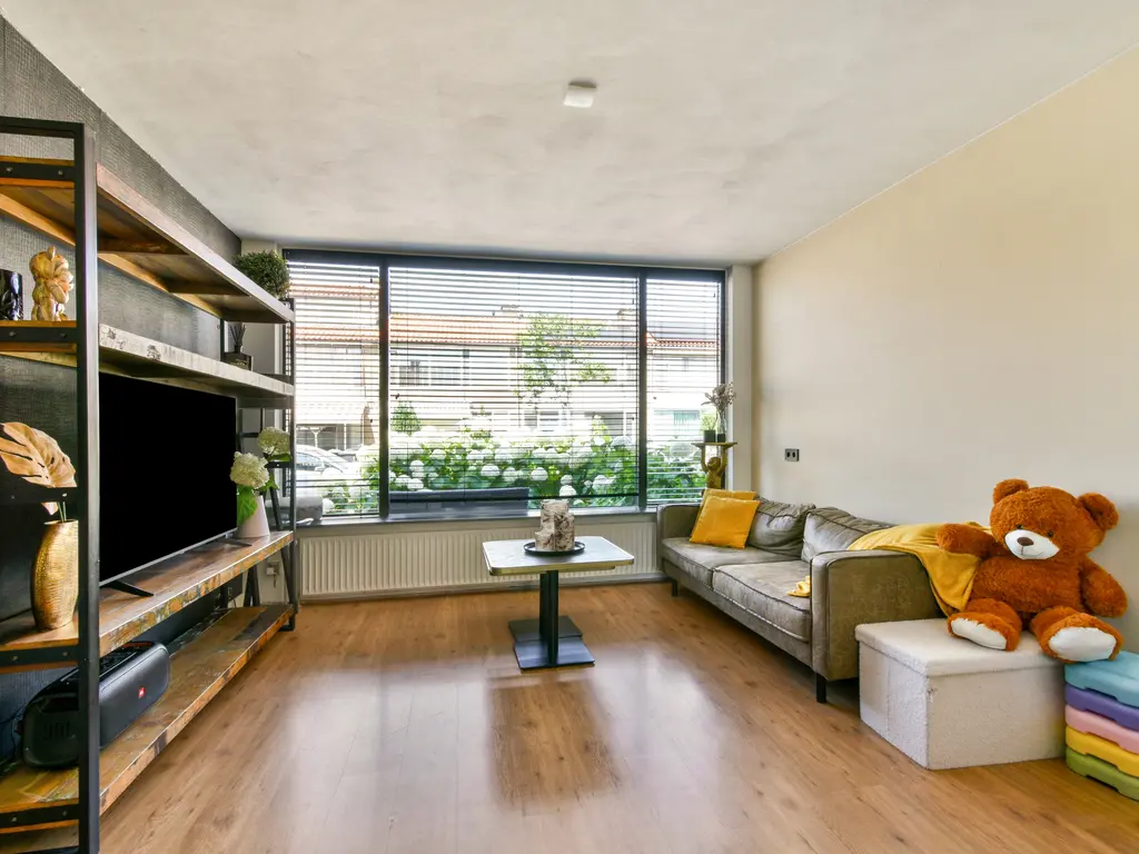 Jacob van Lennepstraat 11, SPIJKENISSE