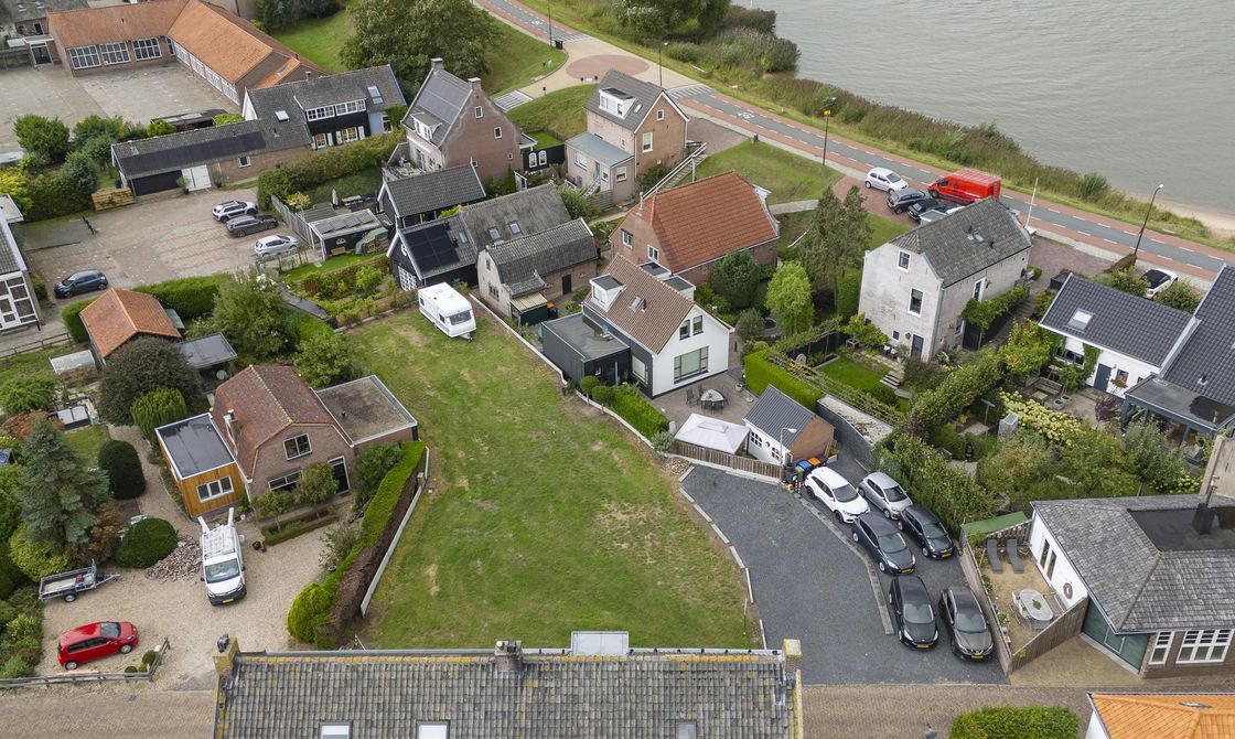 Waal - Bouwkavel Twee-onder-één kapwoning, afbeelding 0