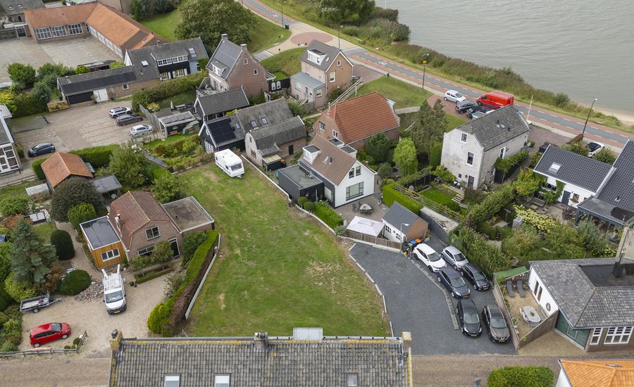 Waal - Bouwkavel Twee-onder-één kapwoning