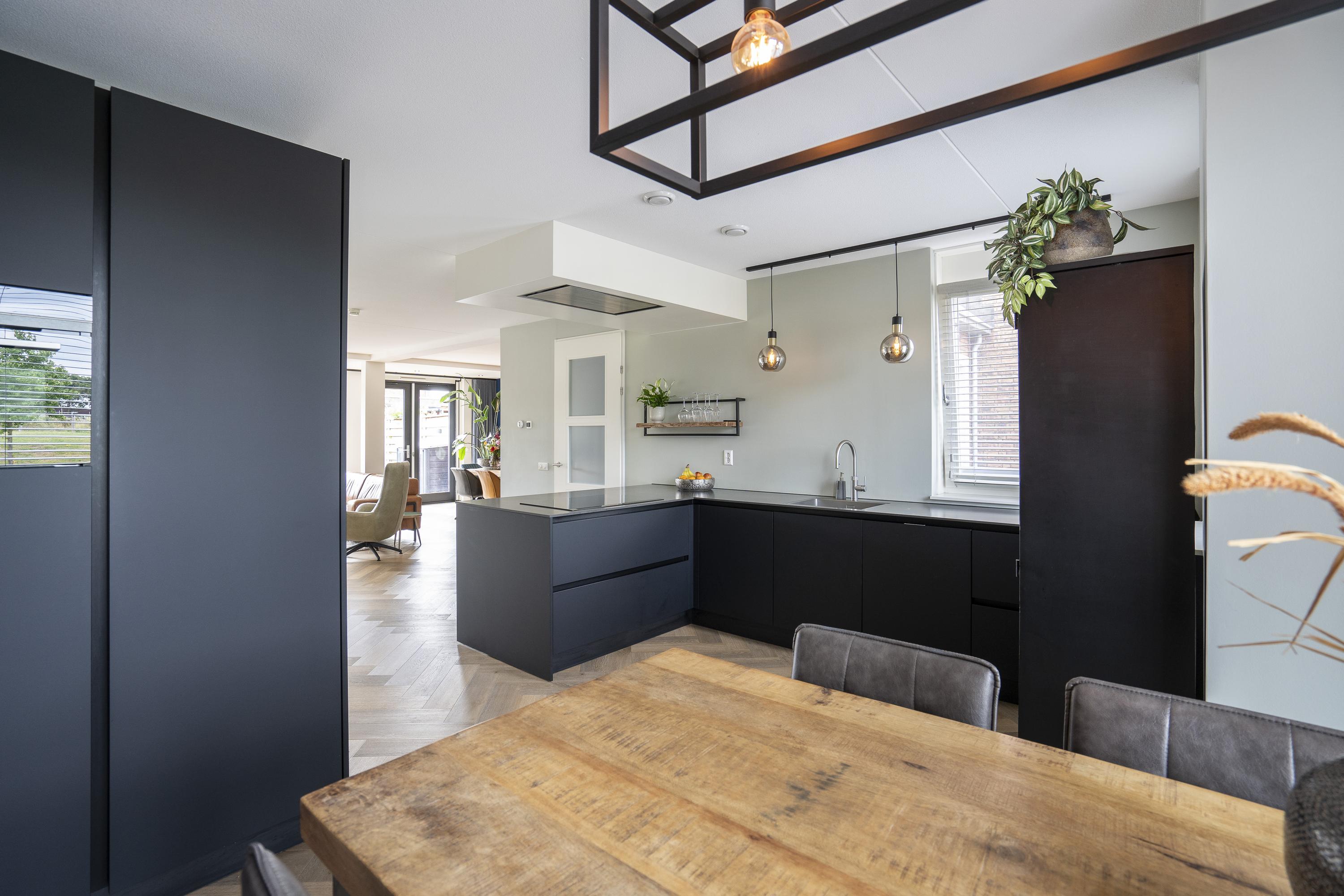 Huzaar 8, afbeelding 3