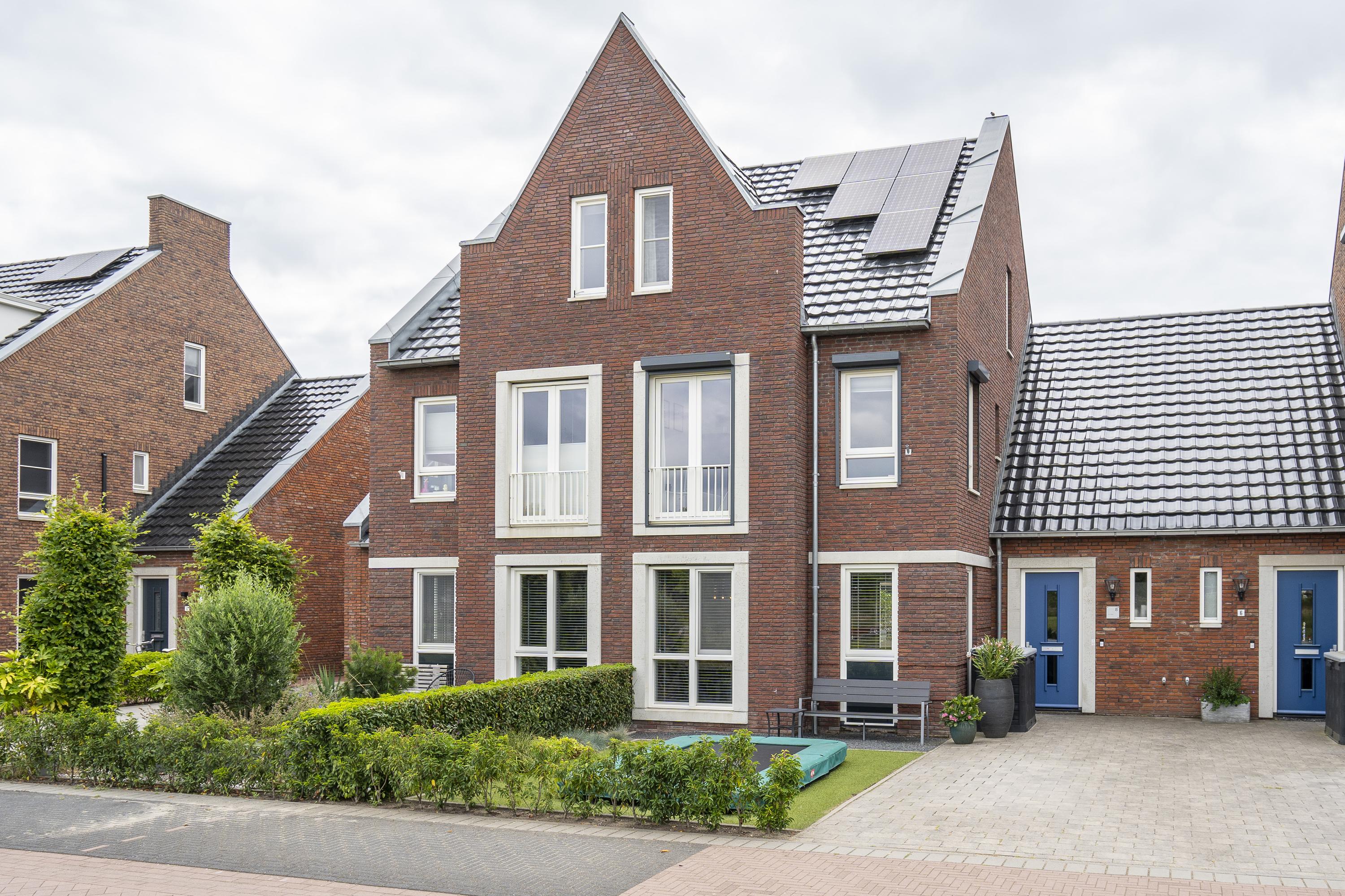 Huzaar 8, afbeelding 0