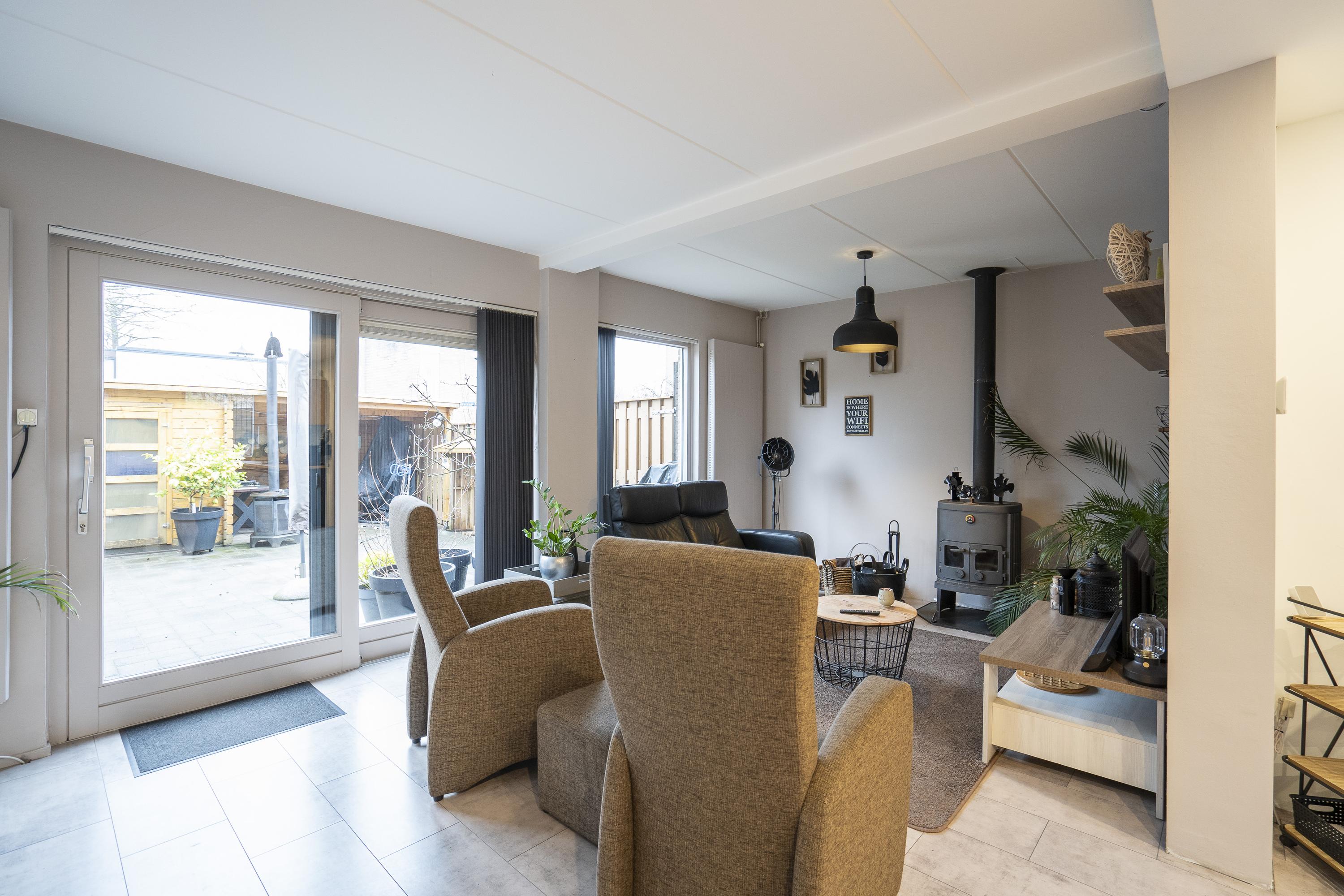 Domela Nieuwenhuisstraat 2, afbeelding 1