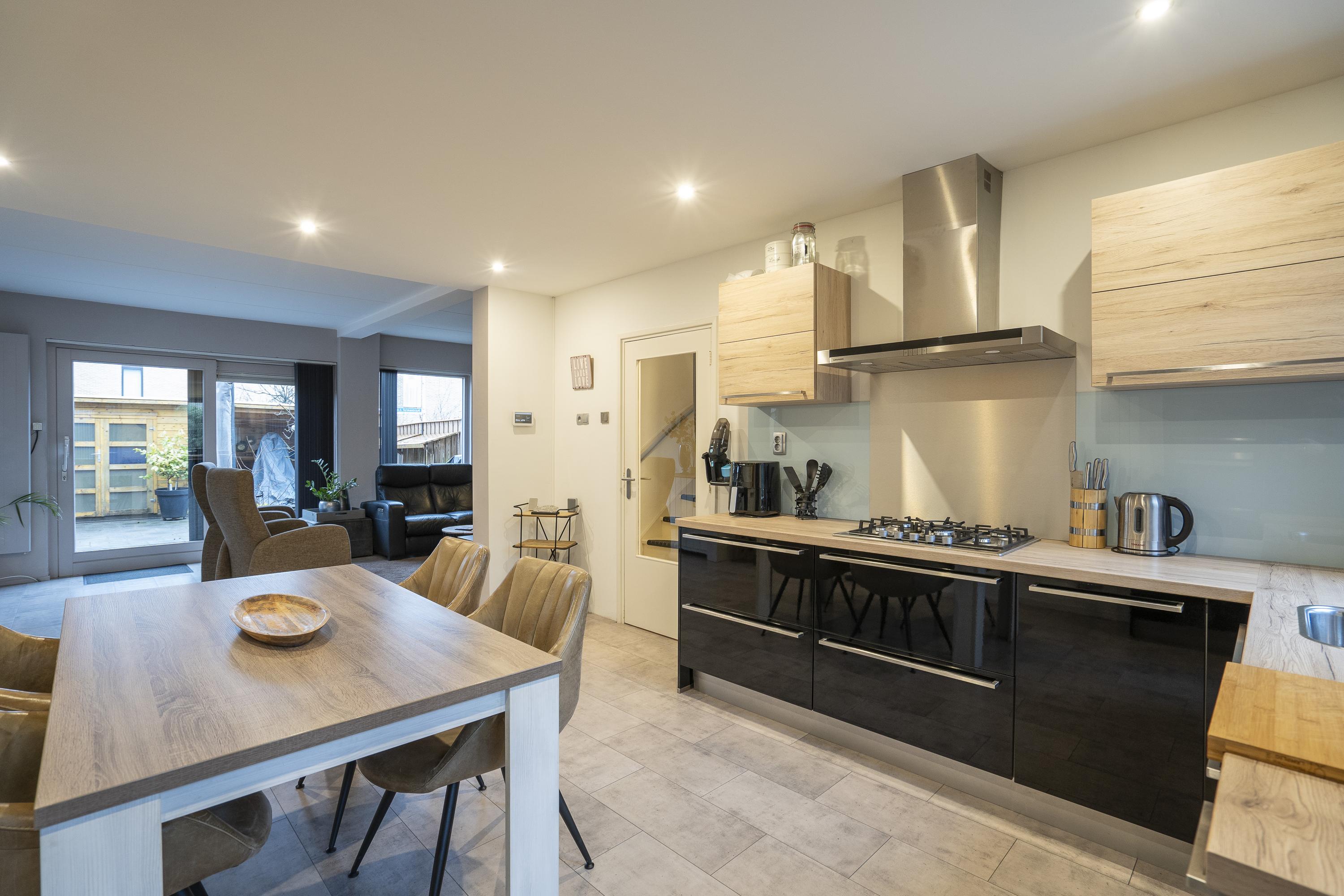 Domela Nieuwenhuisstraat 2, afbeelding 2