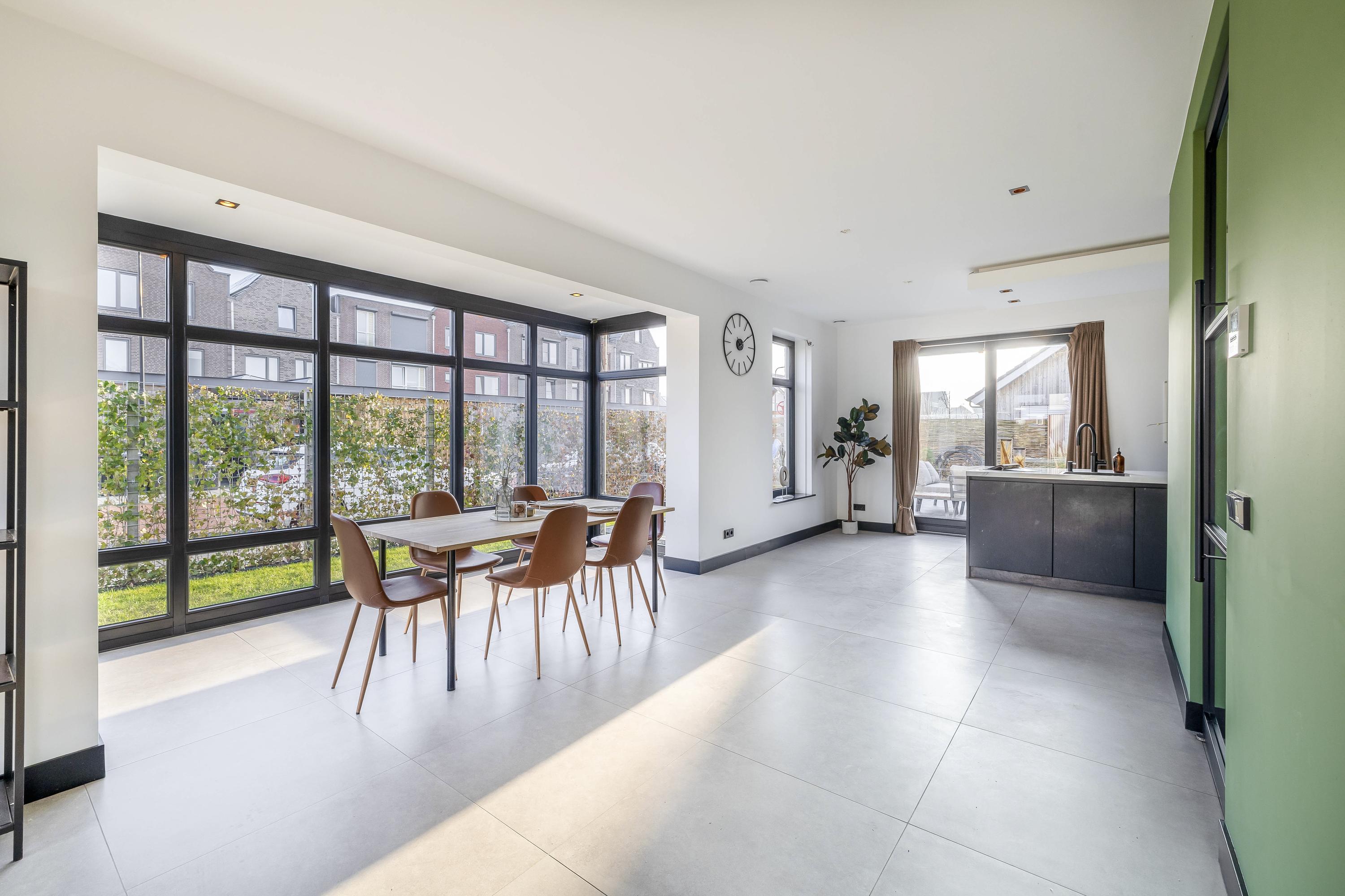 Emerald 13, afbeelding 1