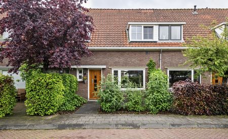Prins Bernhardstraat 11