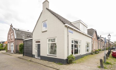 Middelweg 10
